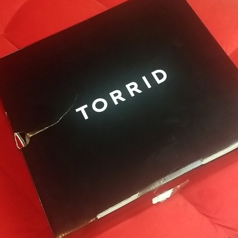 TORRID size 10.5W black woman strappy wedges